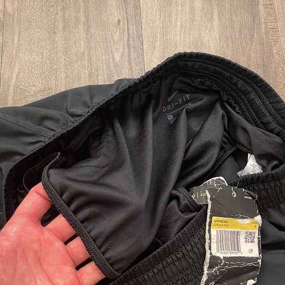 Nike running shorts - Picture 4 of 4